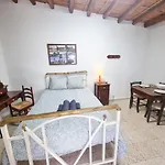 Athena's Pool Oasis Διαμέρισμα